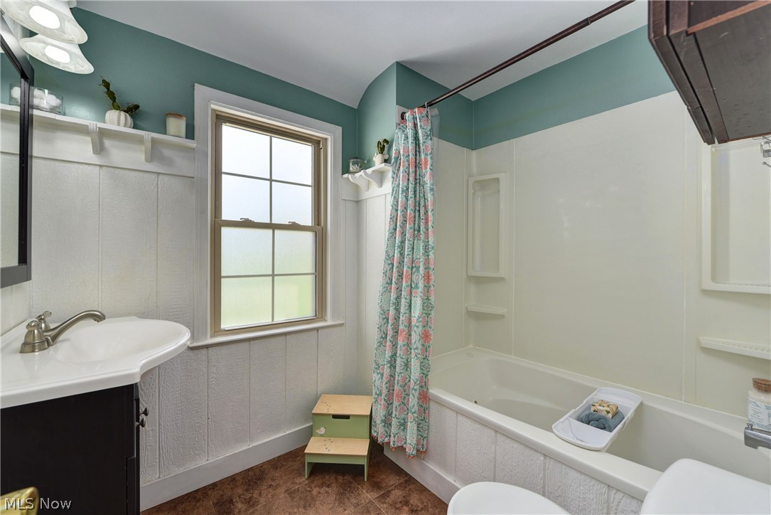 1403 Churchill Road Lyndhurst, OH 44124 - Photo 23 of 35