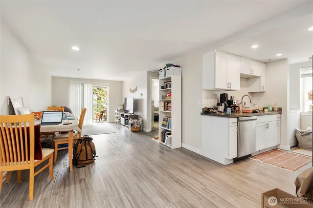 $3,000,000 | 910 North 95th Street, Seattle, WA 98103