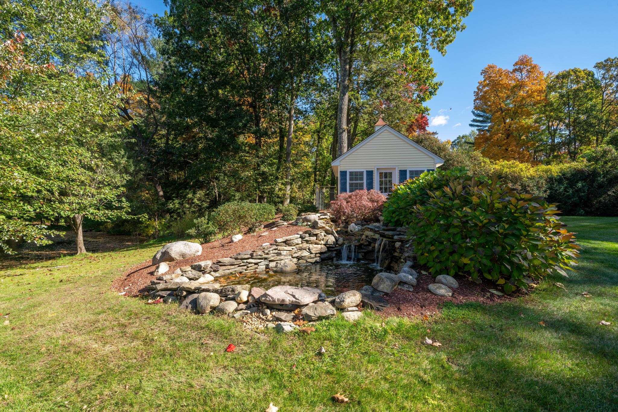 21 Anthony Drive Londonderry, NH 03053 - Photo 3 of 34