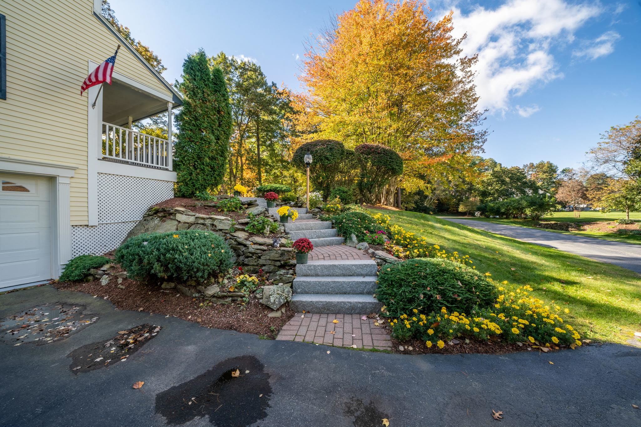 21 Anthony Drive Londonderry, NH 03053 - Photo 4 of 34