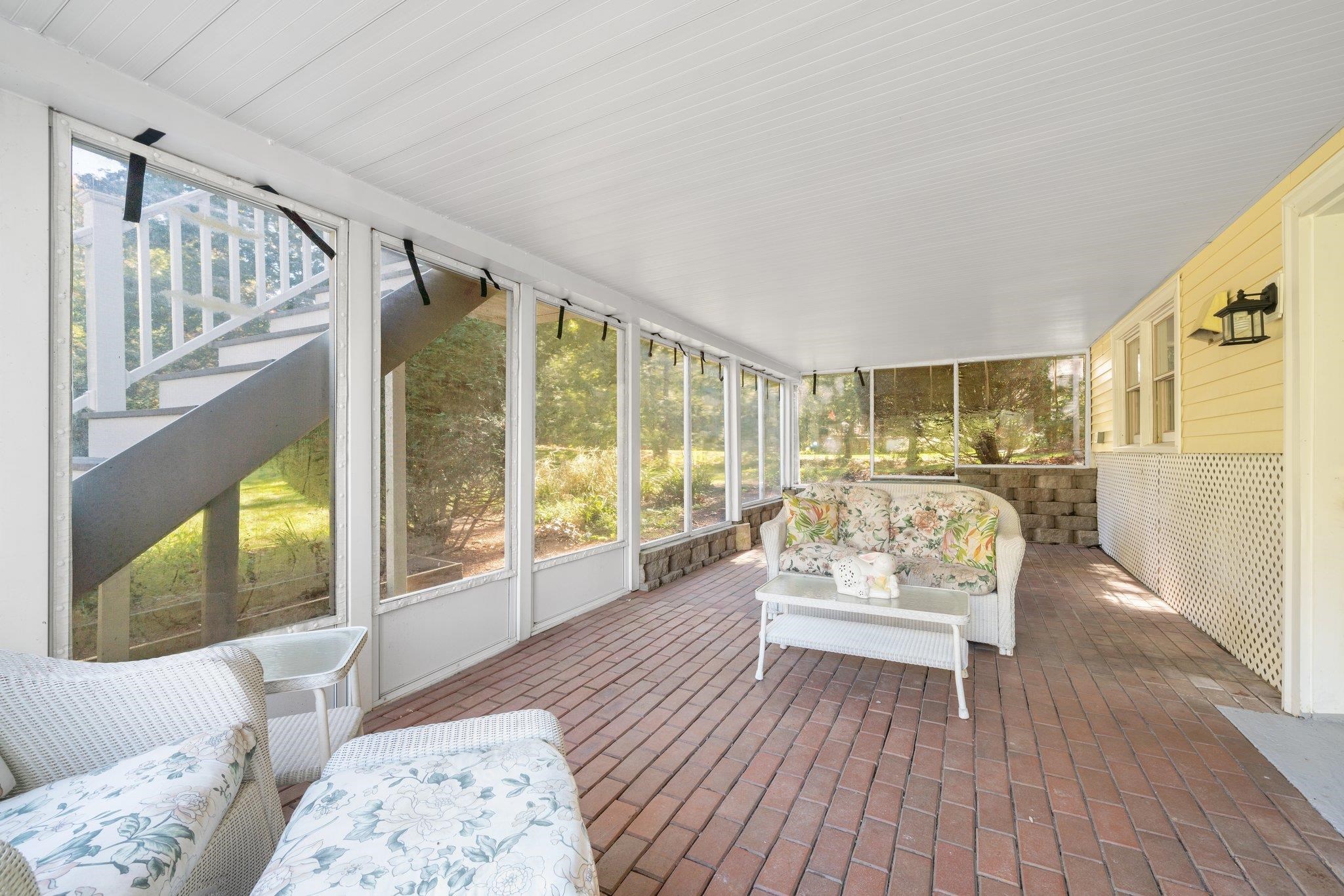 21 Anthony Drive Londonderry, NH 03053 - Photo 5 of 34