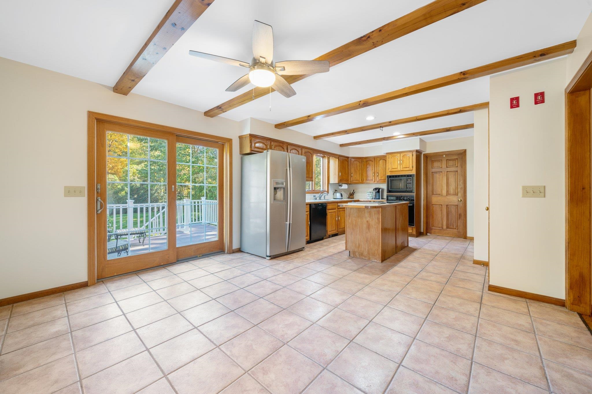 21 Anthony Drive Londonderry, NH 03053 - Photo 9 of 34