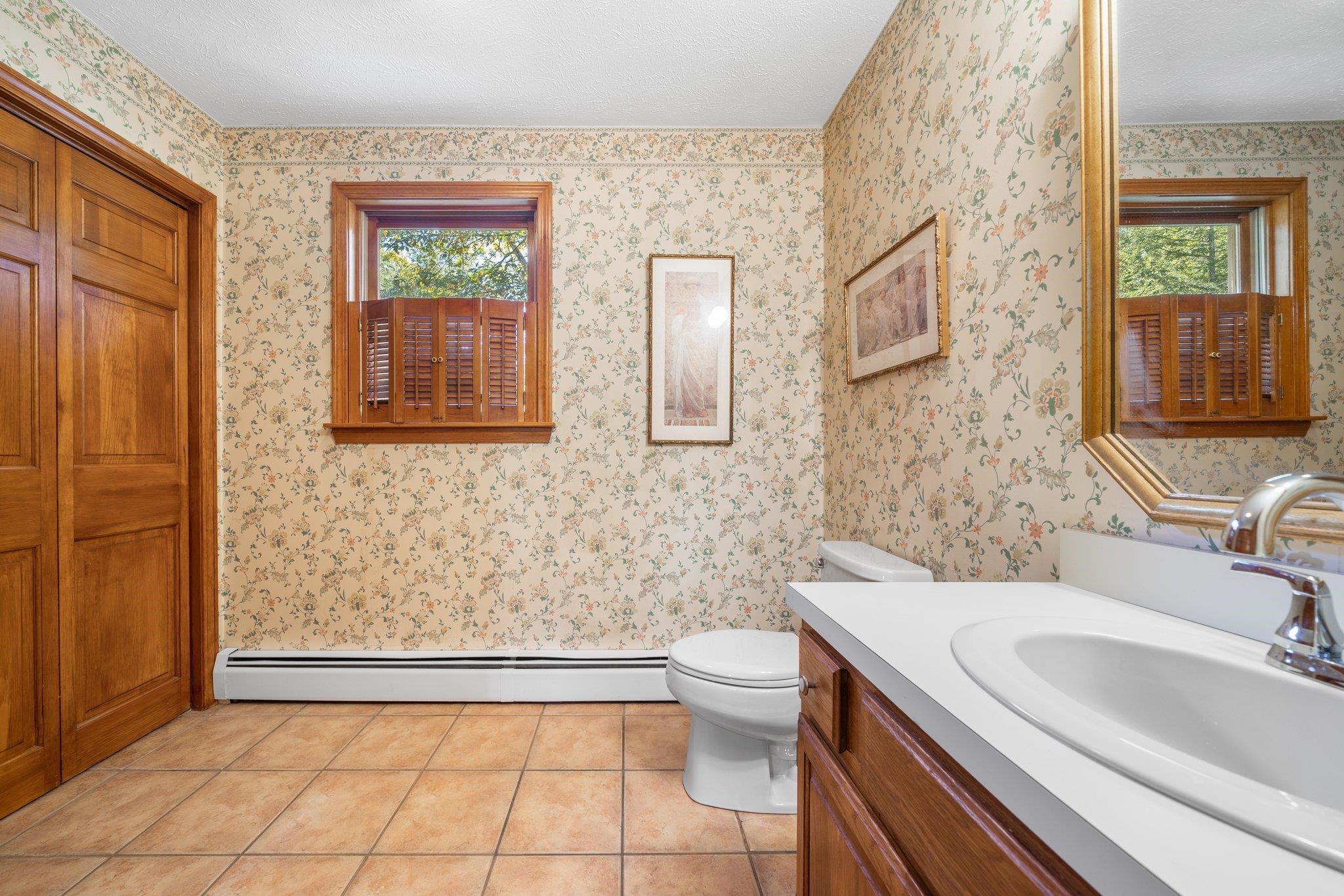 21 Anthony Drive Londonderry, NH 03053 - Photo 10 of 34