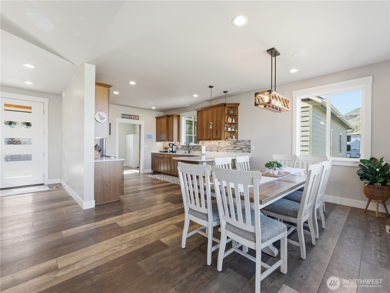 2128 McEldowney Road Malaga, WA 98828 - Photo 11 of 39 a view of a dining room with furniture