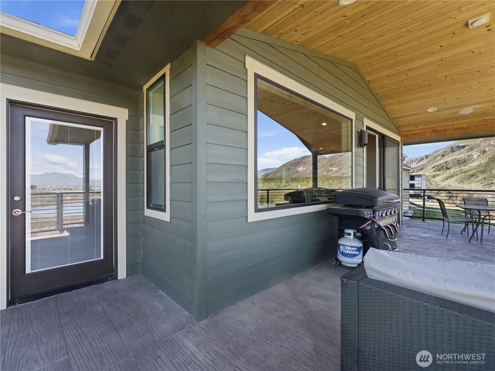 2128 McEldowney Road Malaga, WA 98828 - Photo 23 of 39 a dining room with furniture and a window