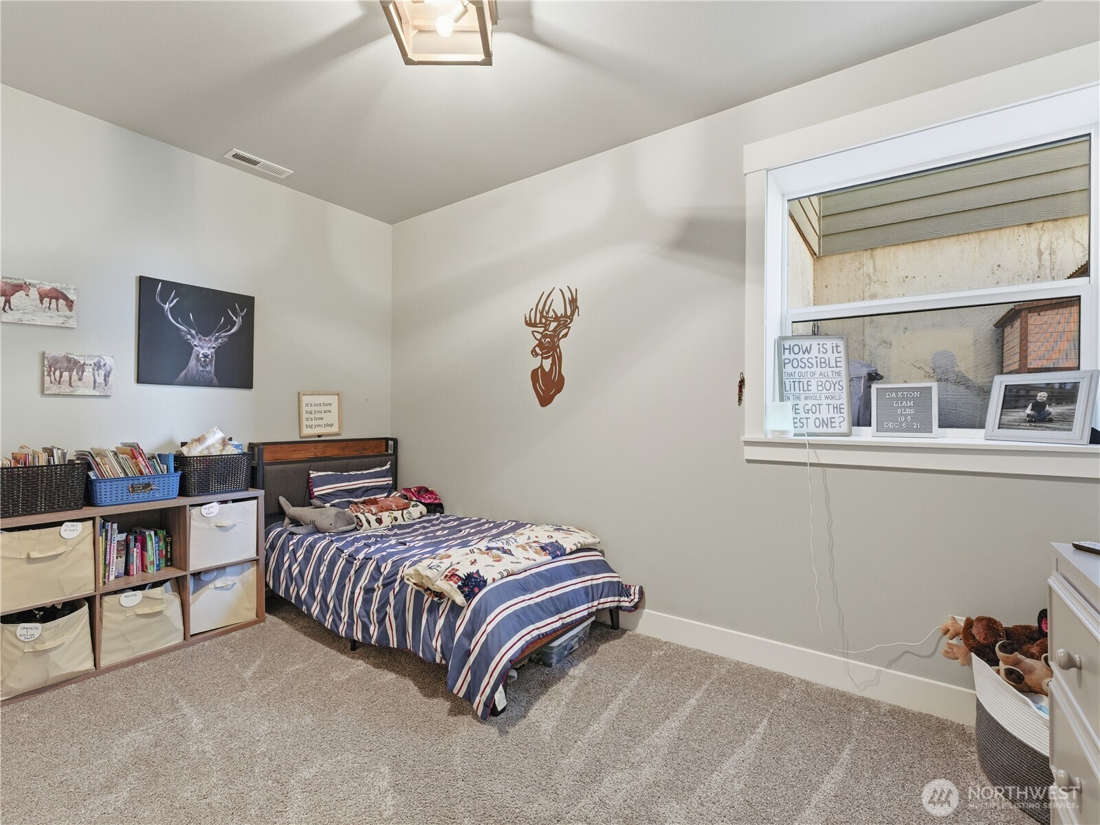 2128 McEldowney Road Malaga, WA 98828 - Photo 29 of 39 a bedroom with a bed and a window