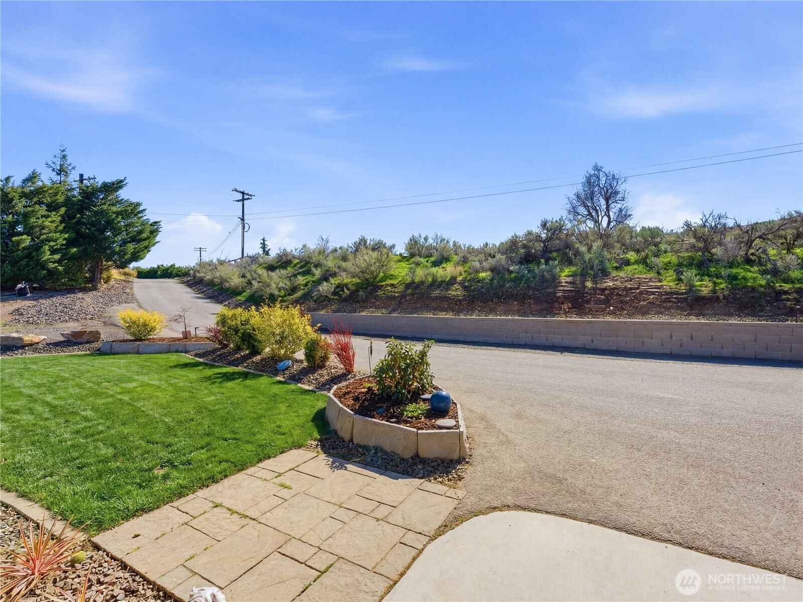 2128 McEldowney Road Malaga, WA 98828 - Photo 5 of 39 a view of a backyard with plants and a garden