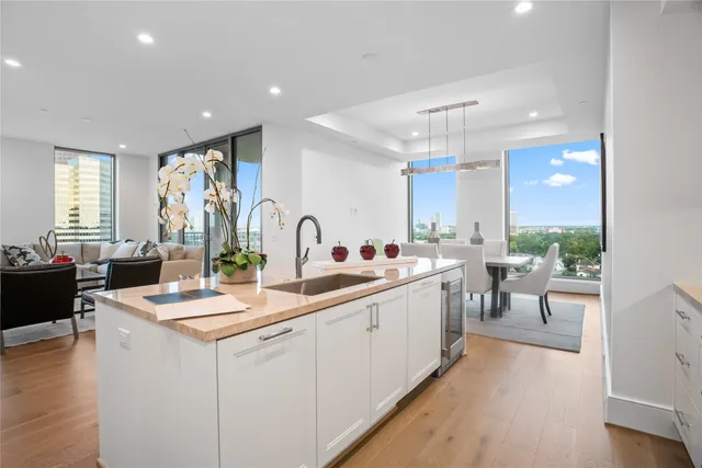 $2,699,000 | 5656 San Felipe Street, Unit 1301, Houston, TX 77056