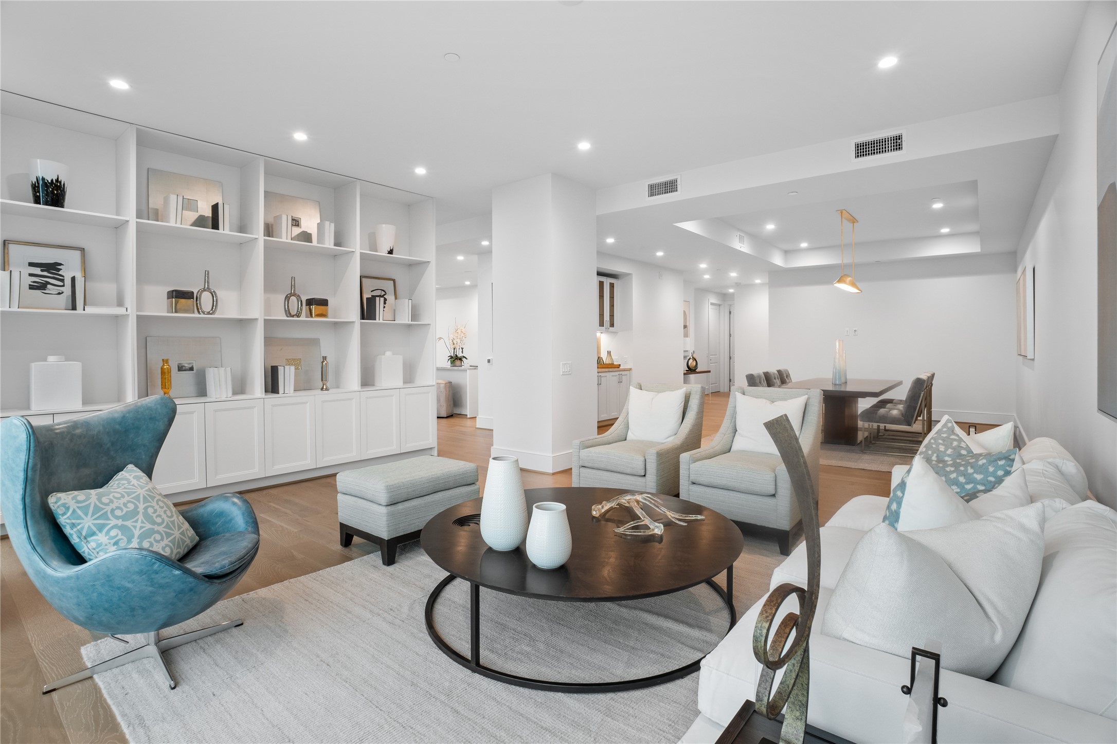 5656 San Felipe Street, Unit 1301 Houston, TX 77056 - Photo 13 of 30 a living room with furniture kitchen and a table