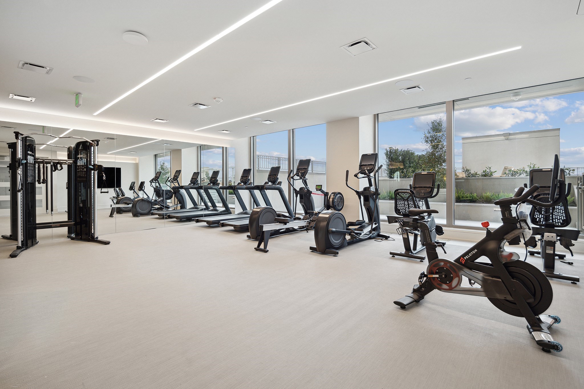 5656 San Felipe Street, Unit 1301 Houston, TX 77056 - Photo 28 of 30 a view of a room with gym equipment