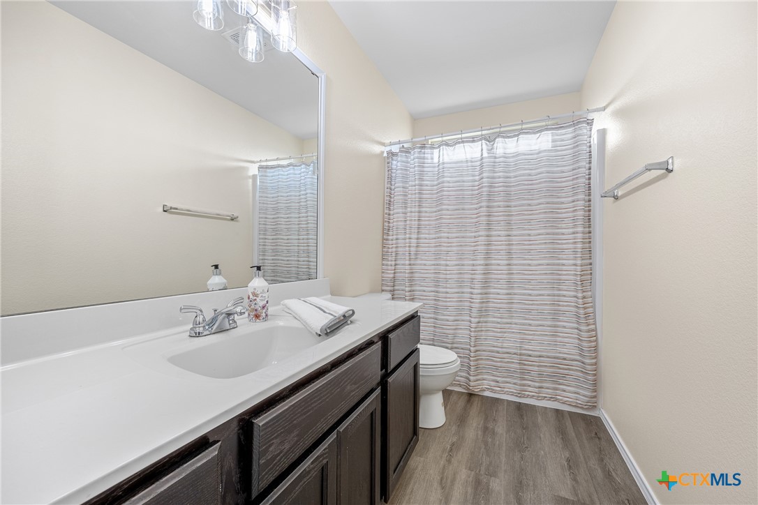 2114 Hamilton Lane Belton, TX 76513 - Photo 27 of 38 second full bathroom