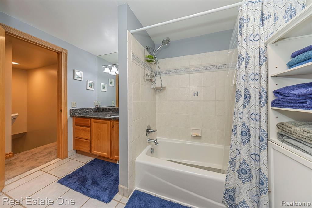 911 Ridgemont Street Commerce Township, MI 48382 - Photo 28 of 44