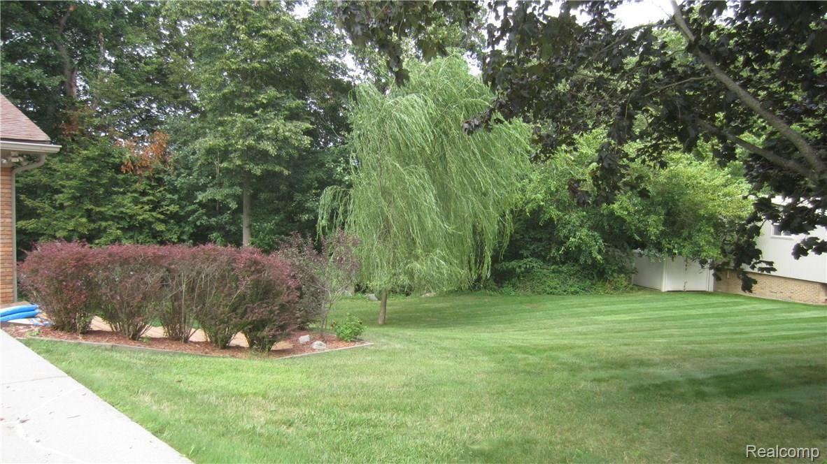 36050 Paddleford Road Farmington, MI 48331 - Photo 40 of 40 IMG_4903.JPG