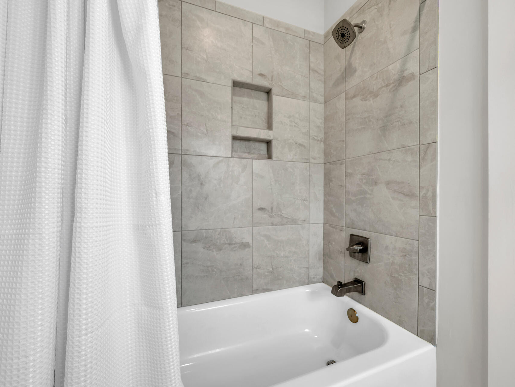 310 Mill Pond Cove Freeport, FL 32439 - Photo 13 of 49 a bathroom with a bathtub