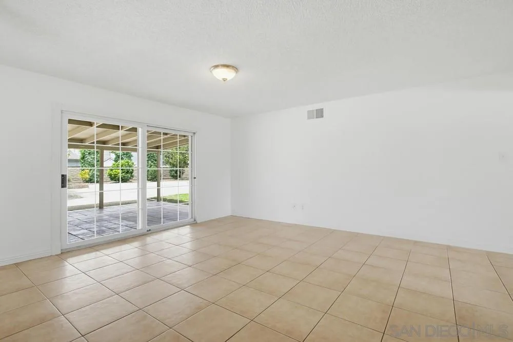 12838 Montauk Street Poway, CA 92064 - Photo 22 of 31 Living Room
