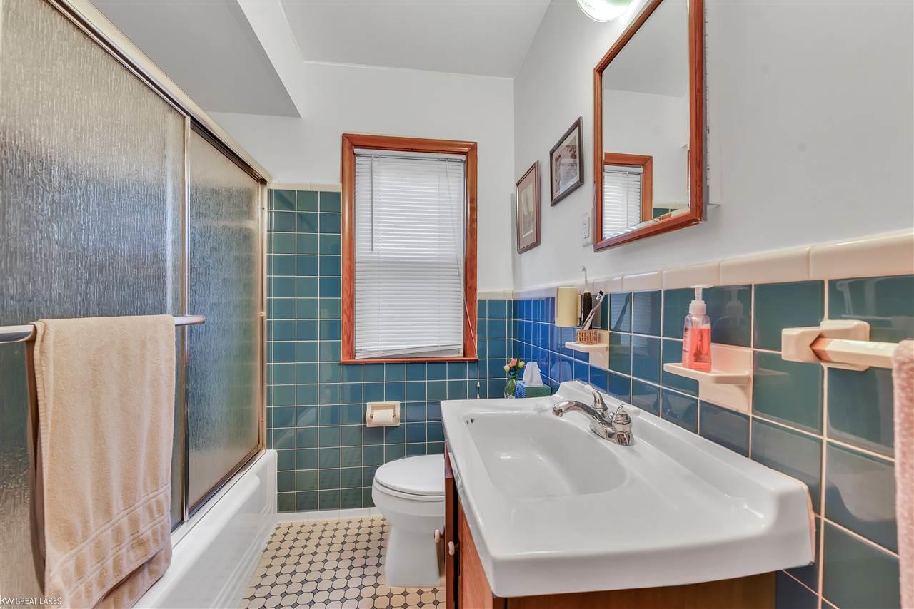 15095 Charles R Avenue Eastpointe, MI 48021 - Photo 21 of 30 50022517-20.JPG