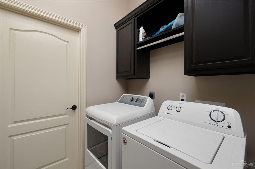 1202 Hummingbird Drive Pharr, TX 78577 - Photo 15 of 23 a utility room with dryer and washer