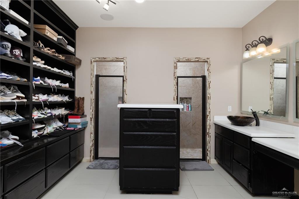 1202 Hummingbird Drive Pharr, TX 78577 - Photo 10 of 23 a kitchen with a refrigerator and a stove