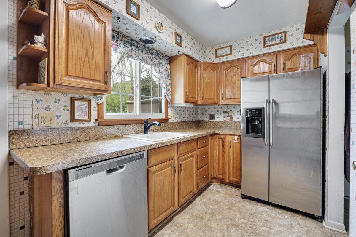 33 Walpole Road Elk Grove Village, IL 60007 - Photo 6 of 24 Gallery Image 6