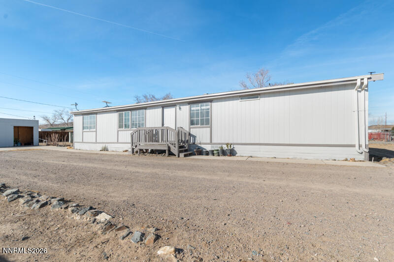 2575 Tonopah Street Silver Springs, NV 89429 - Photo 3 of 22 a backyard of a house