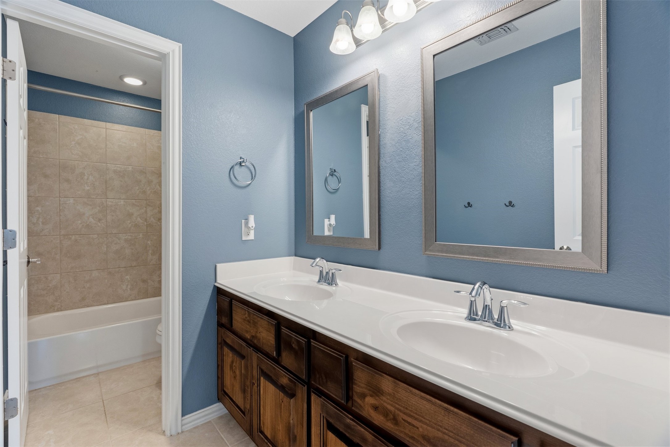 3935 Bowstring Bend Cedar Park, TX 78613 - Photo 32 of 39 Guest bathroom