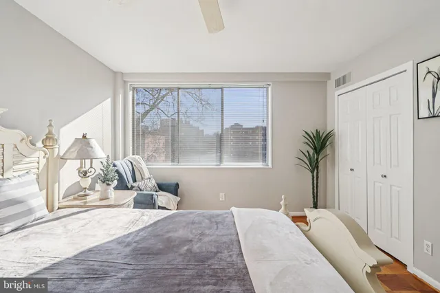 $285,000 | 4977 Battery Lane, Unit 1418, Bethesda, MD 20814