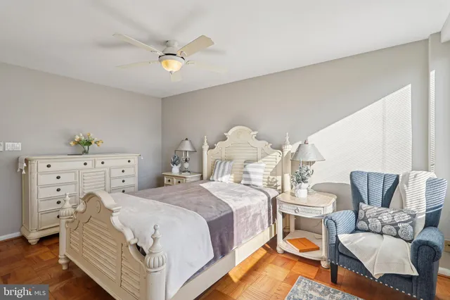 $285,000 | 4977 Battery Lane, Unit 1418, Bethesda, MD 20814