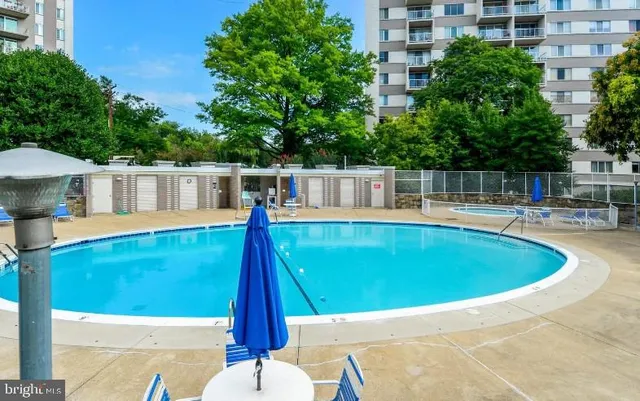 $285,000 | 4977 Battery Lane, Unit 1418, Bethesda, MD 20814