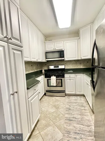 $285,000 | 4977 Battery Lane, Unit 1418, Bethesda, MD 20814