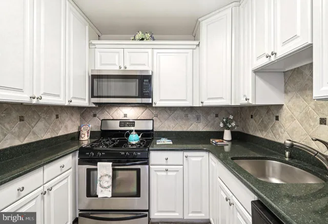 $285,000 | 4977 Battery Lane, Unit 1418, Bethesda, MD 20814