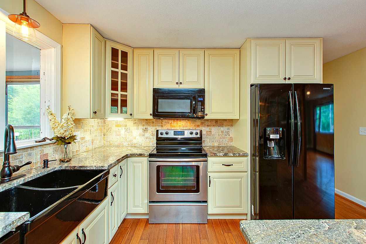 24 Hazen Road Bedford, NH 03110 - Photo 12 of 32 Gallery Image 12