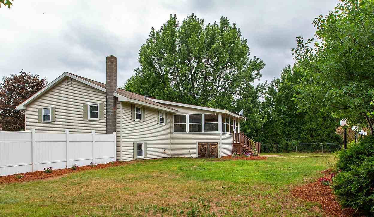 24 Hazen Road Bedford, NH 03110 - Photo 5 of 32 Gallery Image 5