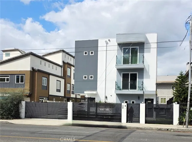 $2,695,000 | 6845 Haskell Avenue, Lake Balboa, CA 91406