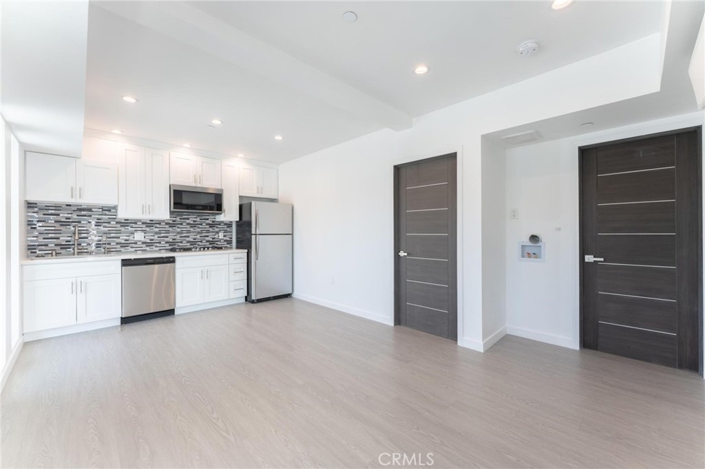 6845 Haskell Avenue Lake Balboa, CA 91406 - Photo 13 of 36