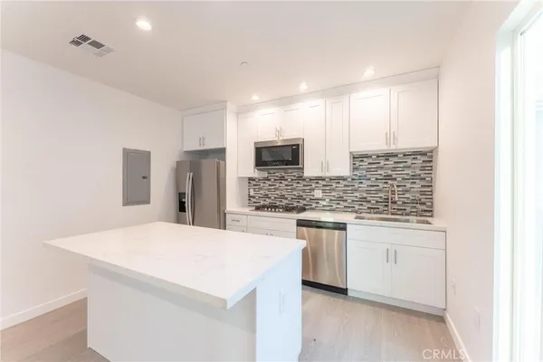 $2,695,000 | 6845 Haskell Avenue, Lake Balboa, CA 91406