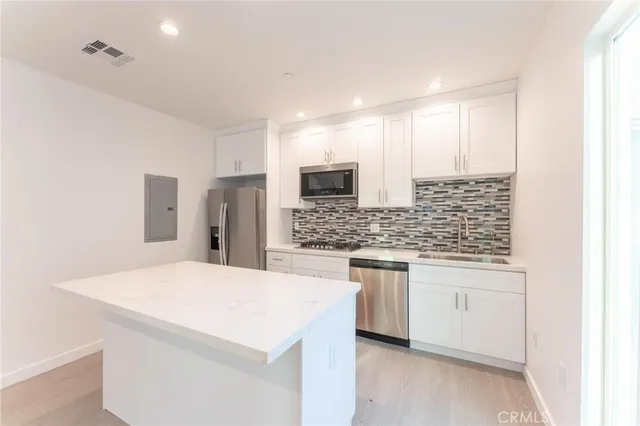 $2,695,000 | 6845 Haskell Avenue, Lake Balboa, CA 91406