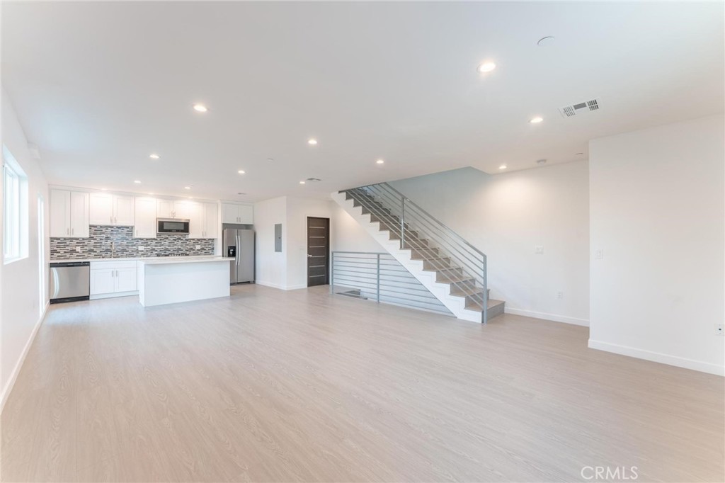 6845 Haskell Avenue Lake Balboa, CA 91406 - Photo 22 of 36