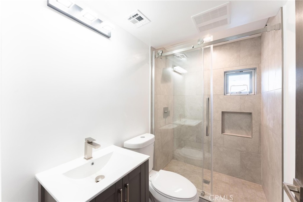 6845 Haskell Avenue Lake Balboa, CA 91406 - Photo 25 of 36