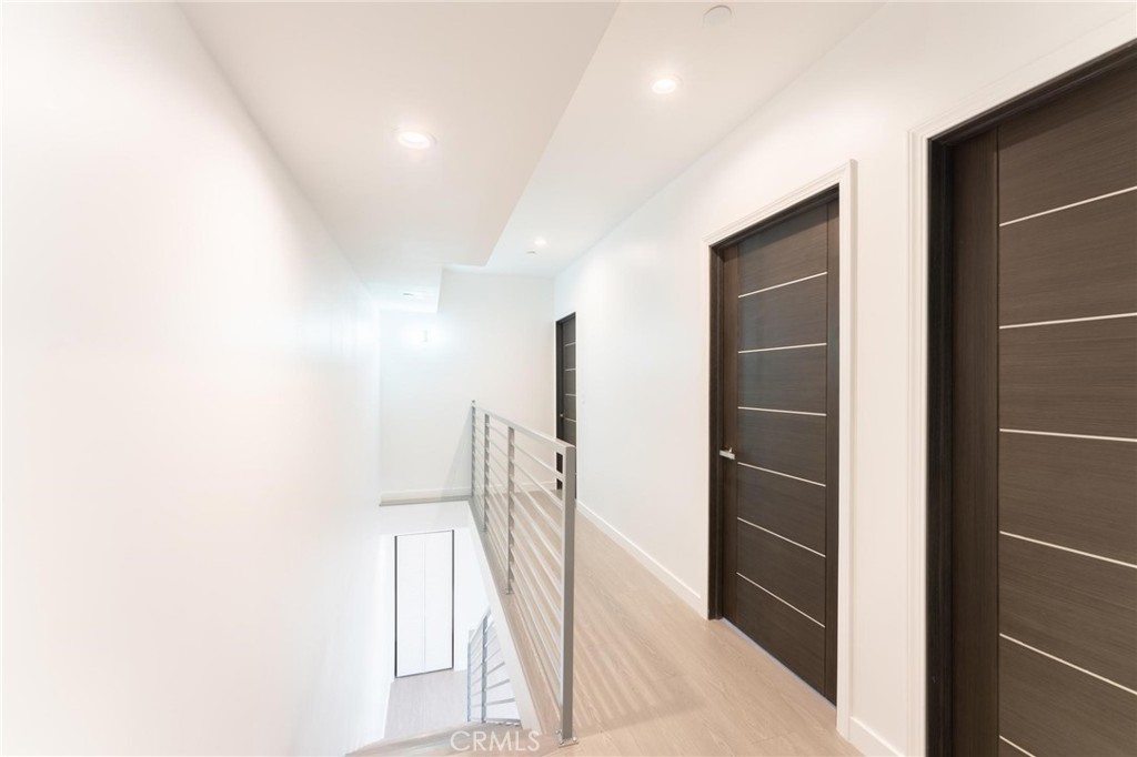 6845 Haskell Avenue Lake Balboa, CA 91406 - Photo 26 of 36