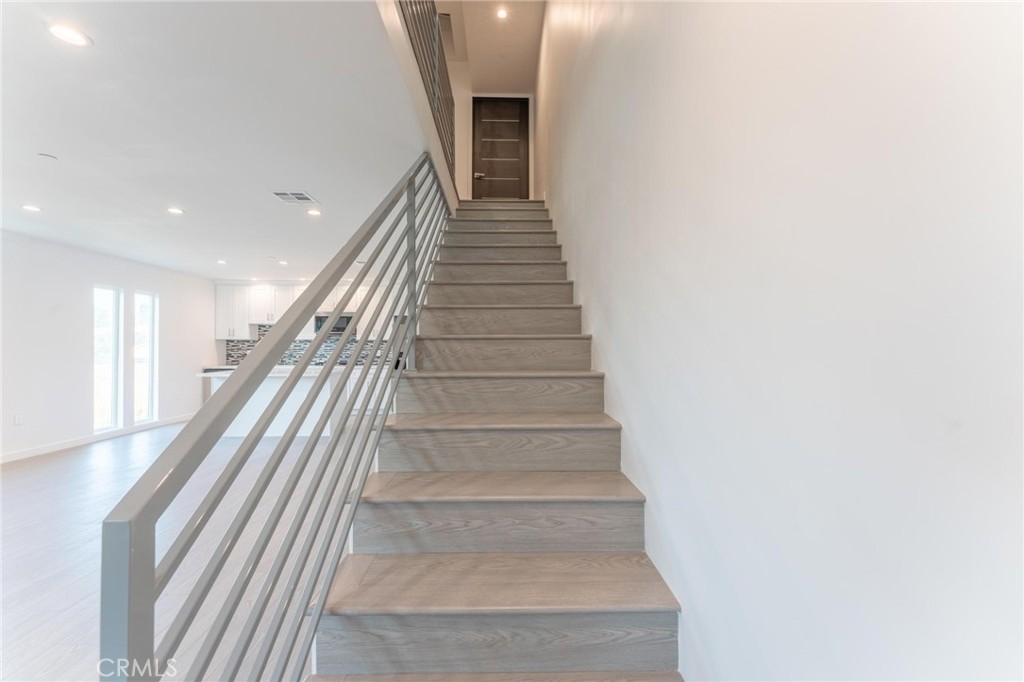 6845 Haskell Avenue Lake Balboa, CA 91406 - Photo 28 of 36