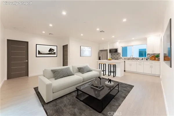 $2,695,000 | 6845 Haskell Avenue, Lake Balboa, CA 91406