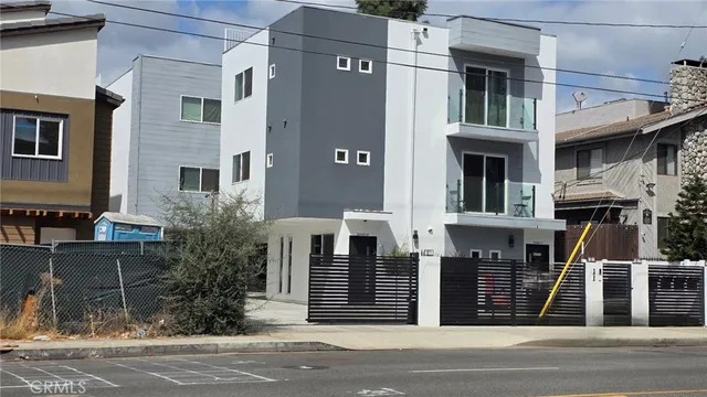 $2,695,000 | 6845 Haskell Avenue, Lake Balboa, CA 91406