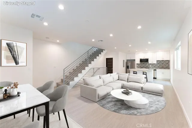 $2,695,000 | 6845 Haskell Avenue, Lake Balboa, CA 91406