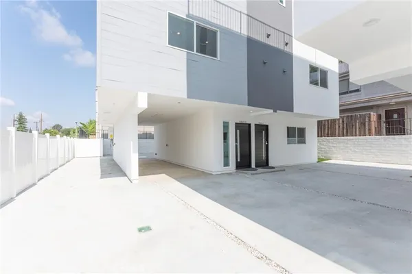 $2,695,000 | 6845 Haskell Avenue, Lake Balboa, CA 91406