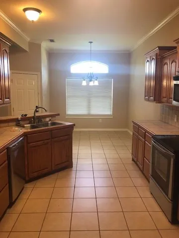 $2,495 | 3209 White Oaks Drive, Abilene, TX 79606