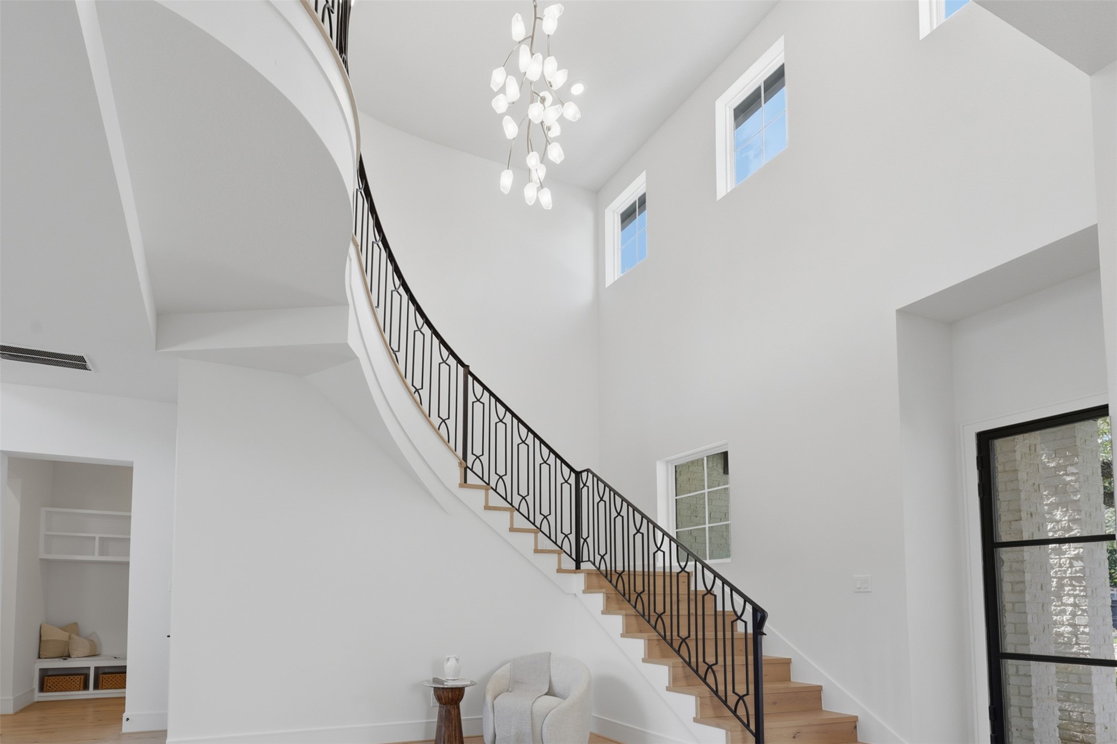 8021 Turquoise Lane Houston, TX 77055 - Photo 5 of 46 Breathtaking staircase and chandelier