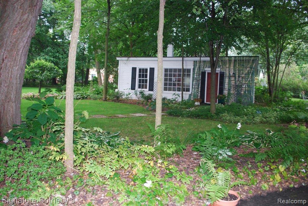 19661 Beverly Road Franklin, MI 48025 - Photo 27 of 36 Garden Greenhouse.JPG