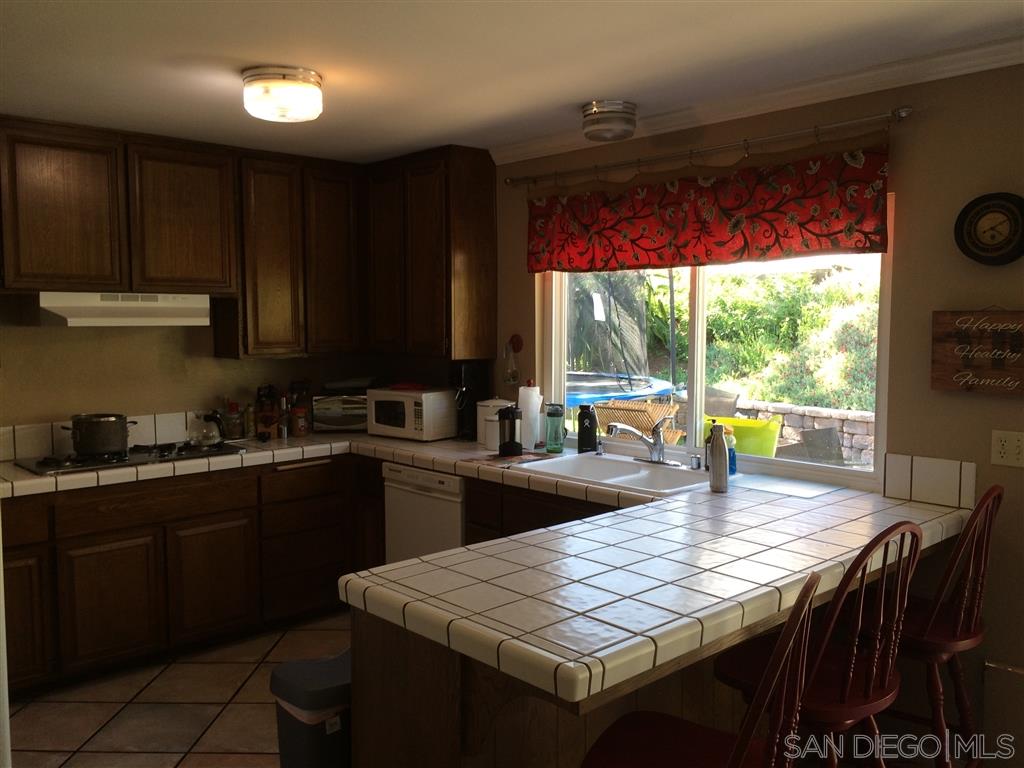 12826 Rios Road Poway, CA 92064 - Photo 5 of 21 Gallery Image 5