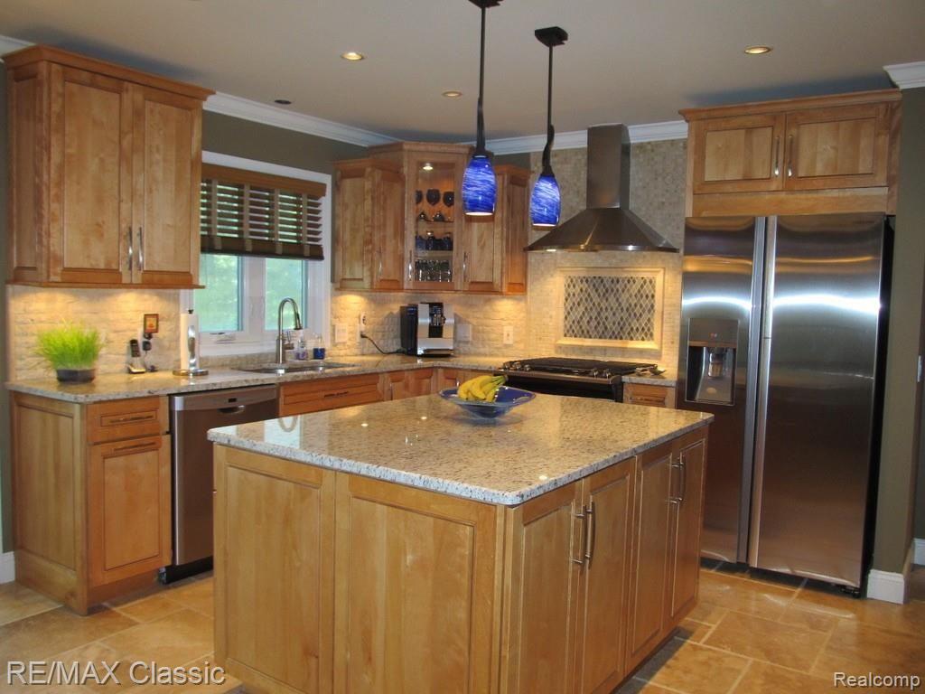 36755 Chesapeake Road Farmington, MI 48335 - Photo 12 of 36 UNADJUSTEDNONRAW_thumb_4a2b.jpg