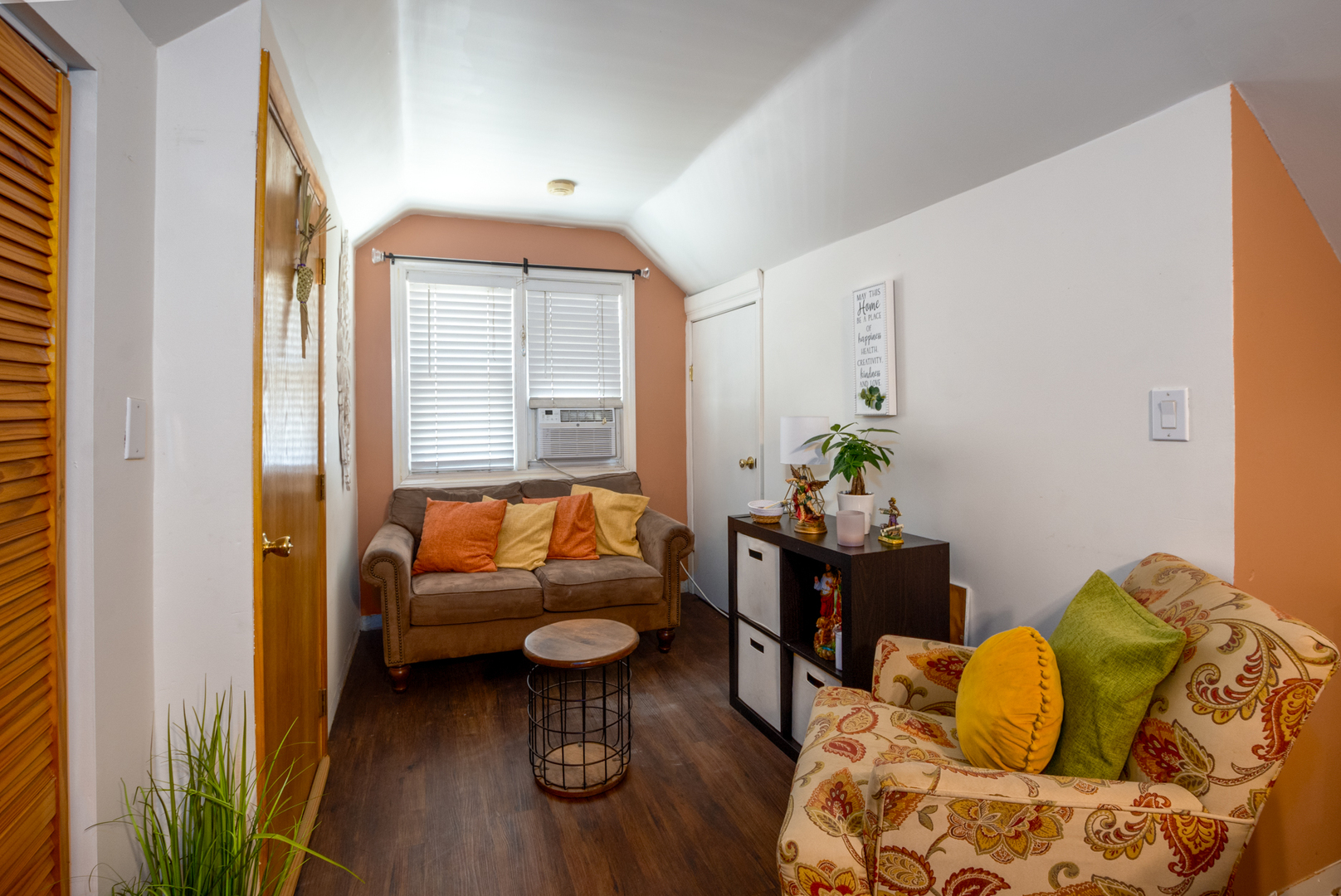 5328 South Harding Avenue Chicago, IL 60632 - Photo 14 of 26 a living room with furniture and a window